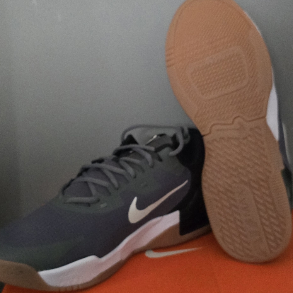 Nike Air Max Alpha in Grey and Black - Picture 9 of 12